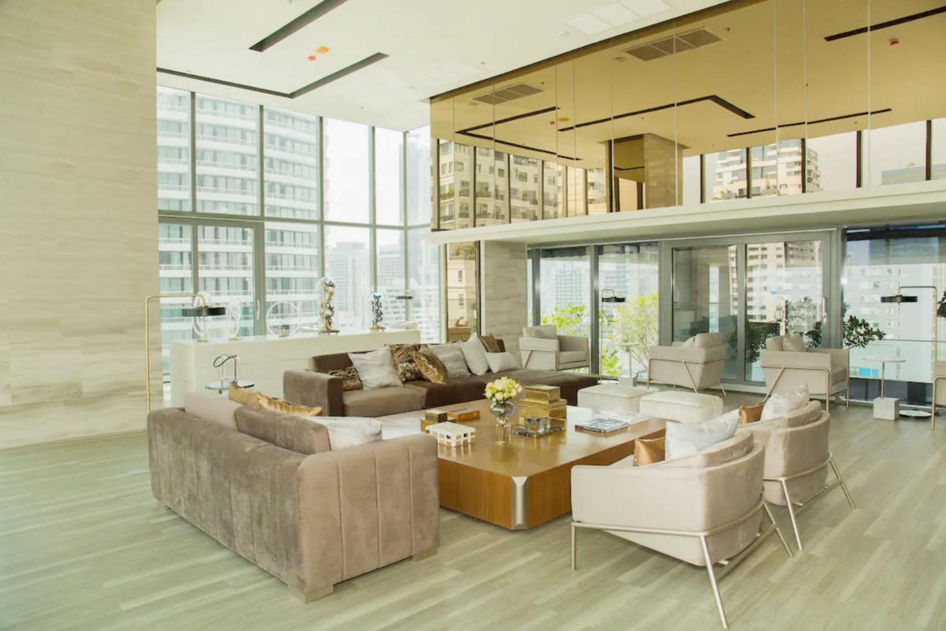 Circle Sukhumvit 11 Apartment