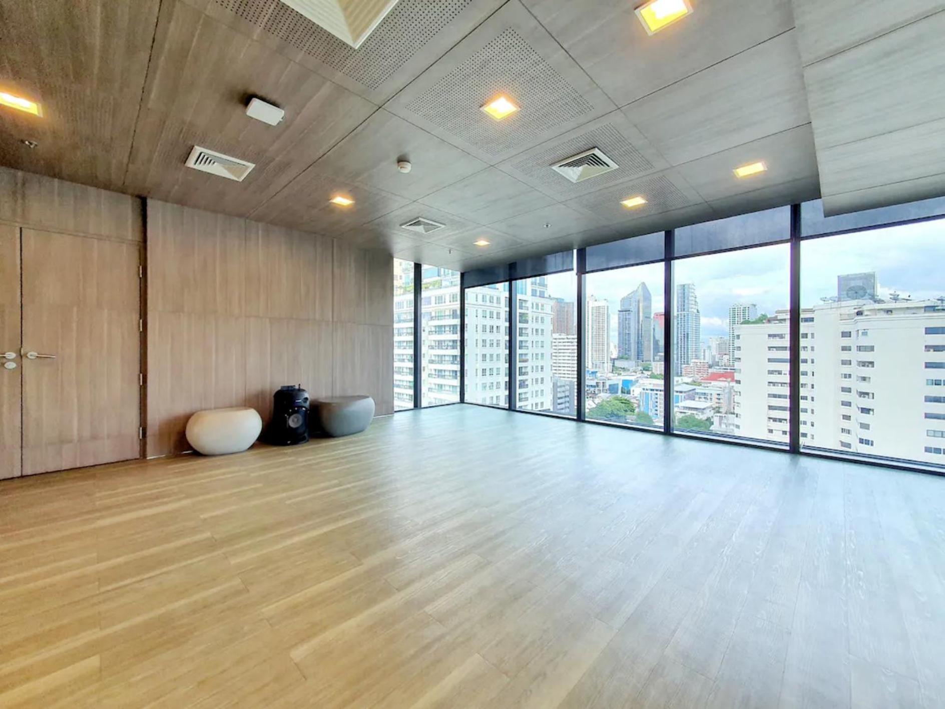 Circle Sukhumvit 11 Apartment *
