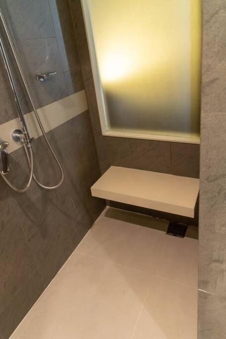 Luxury 2 Near Bts Thong Lor Apartment *