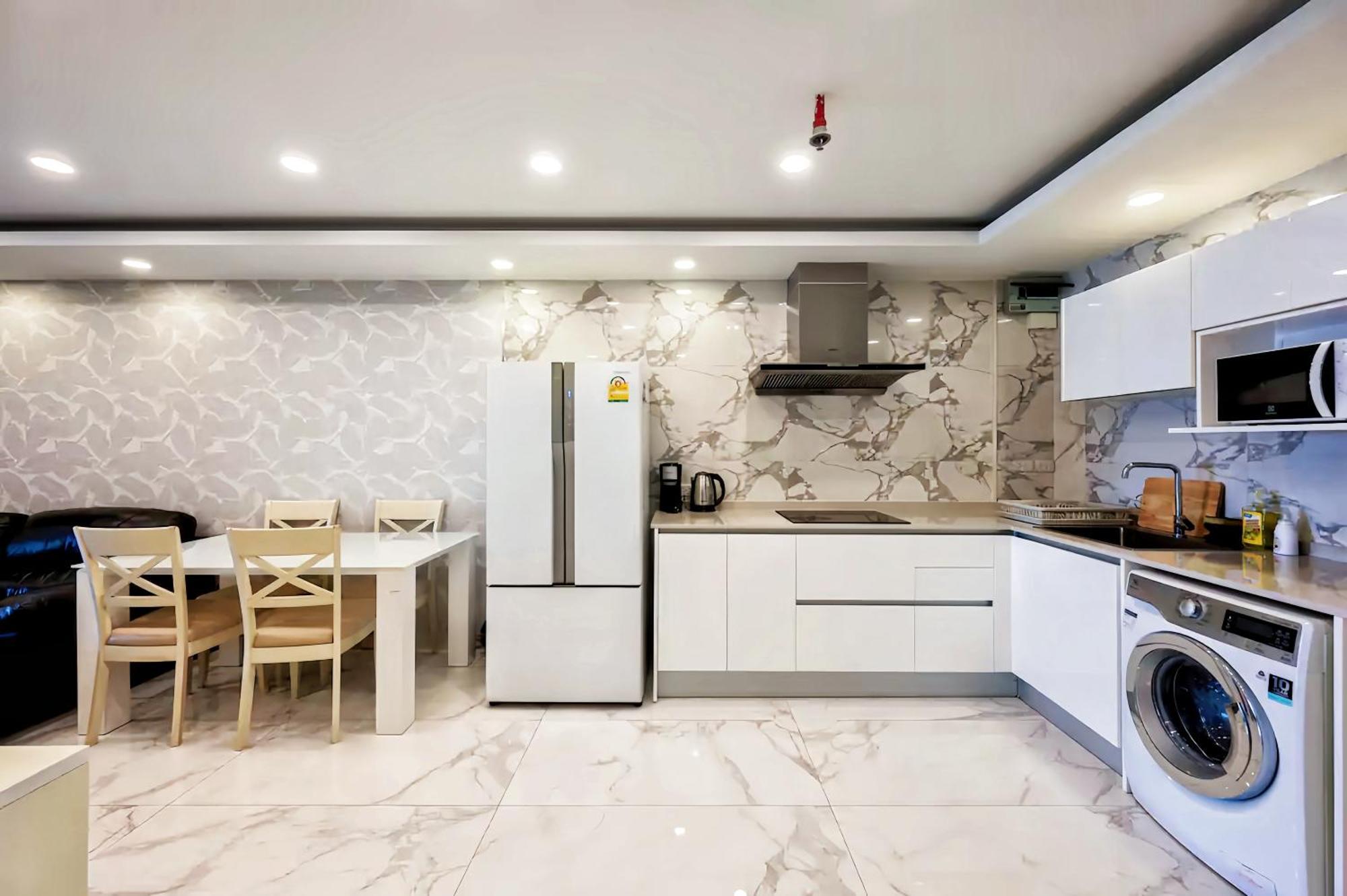 State Tower Apartment
