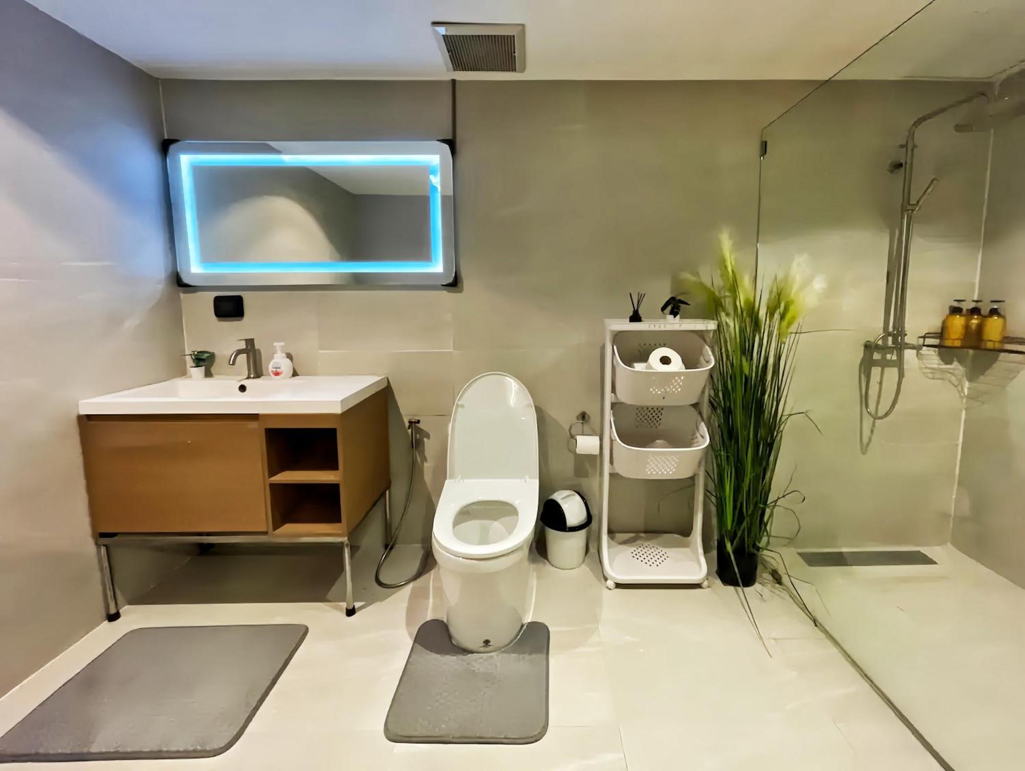 State Tower Apartment *