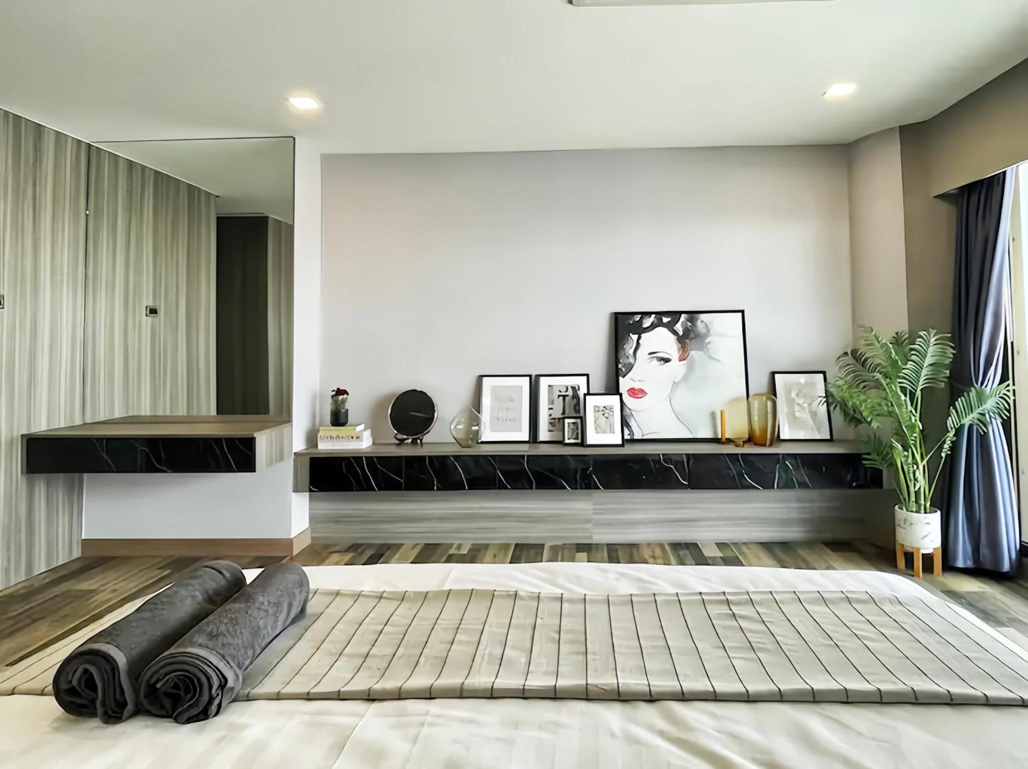 State Tower Apartment *