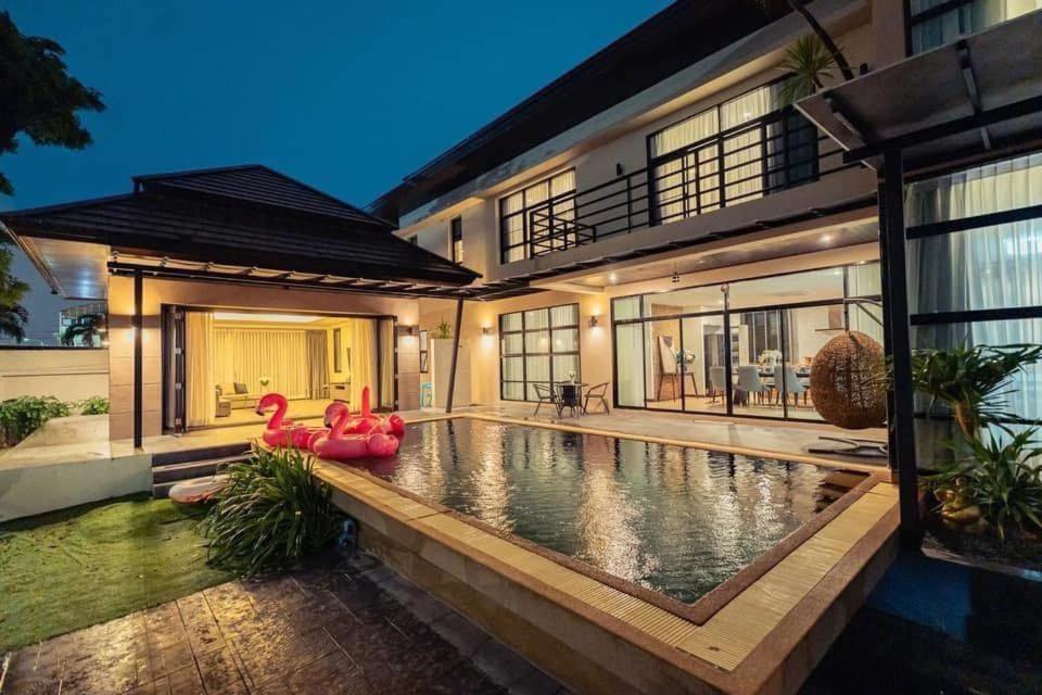 Luxury Pool 77 Villa