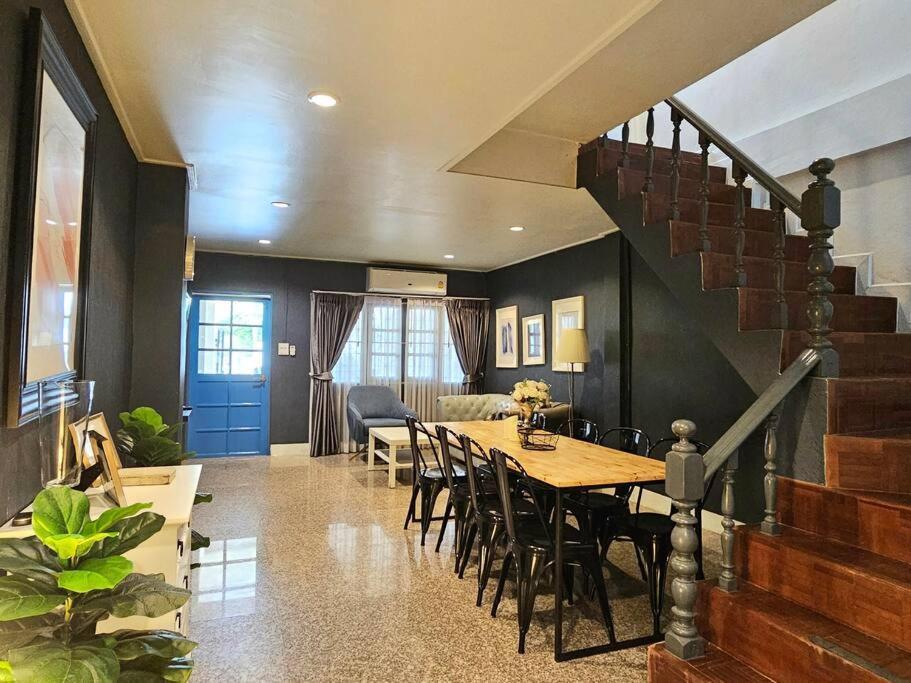 Holiday home 10mins Bts Skytrain Onnut Station *