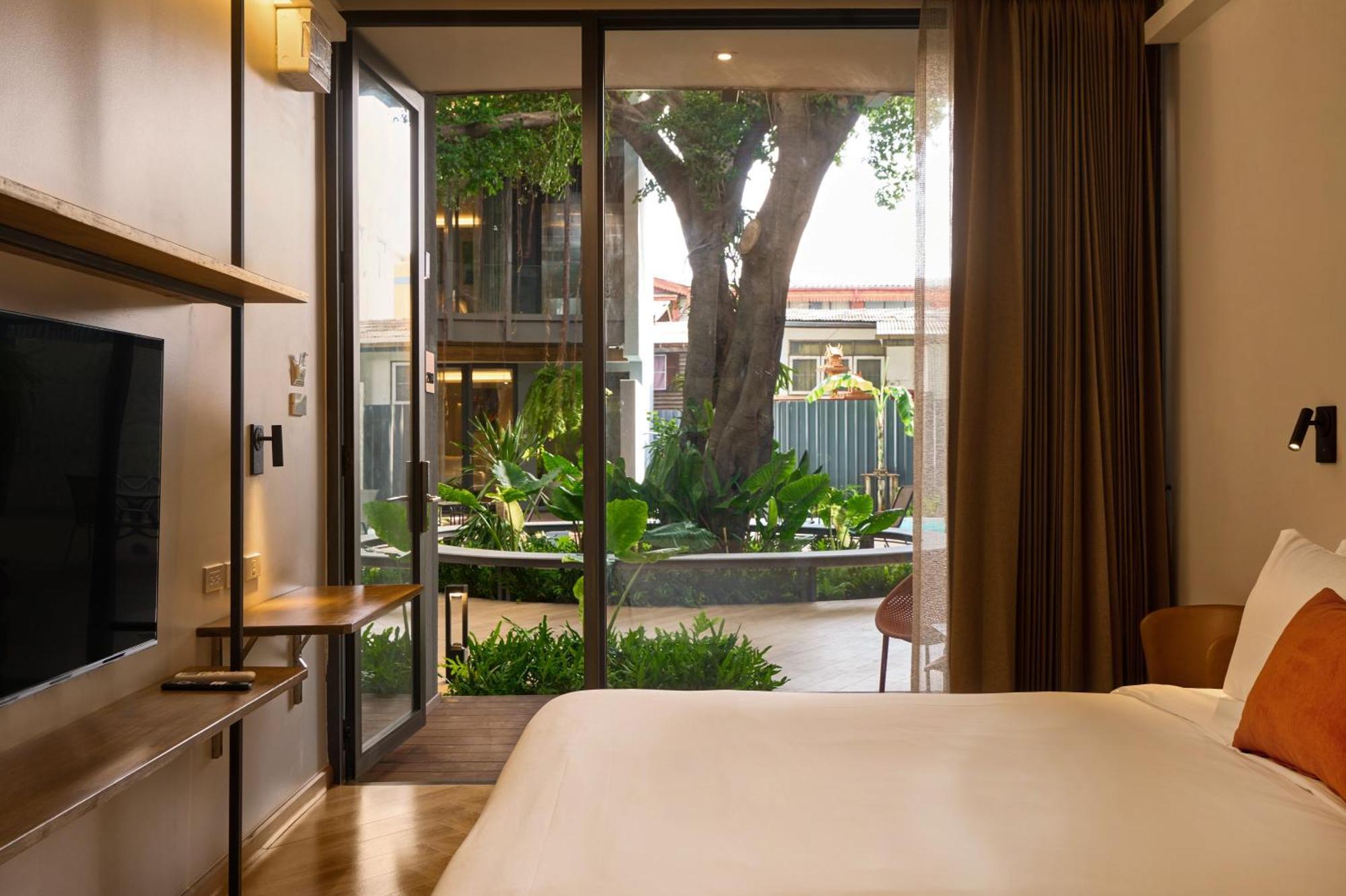 Red Door Samsen Hotel, 3*