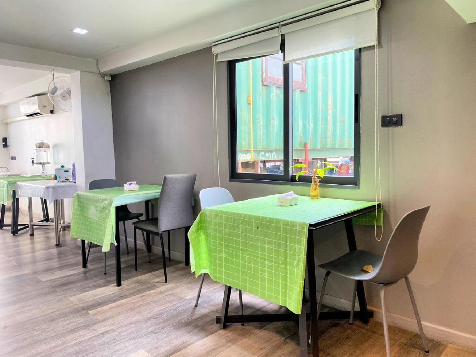 Hostel Baan Kun Mhor บ้านคุณหมอโฮสเทล *