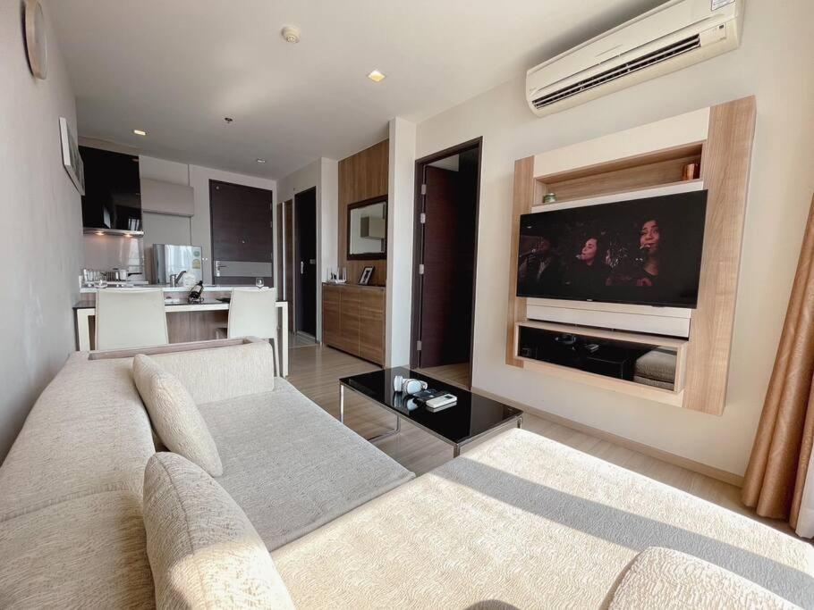 Luxurious Downtown River View Chao Phraya River Bangkok