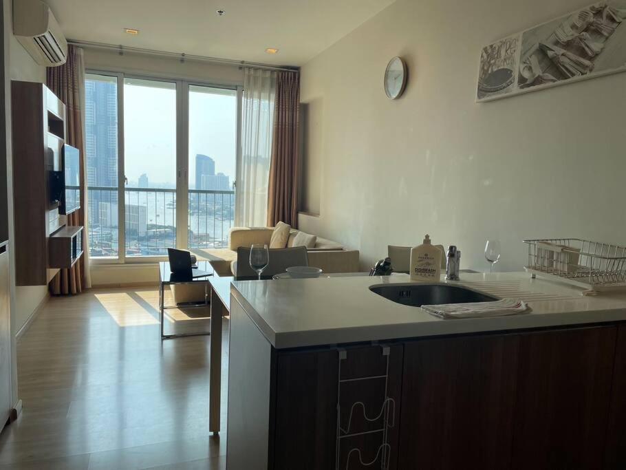 Luxurious Downtown River View Chao Phraya River Apartment *
