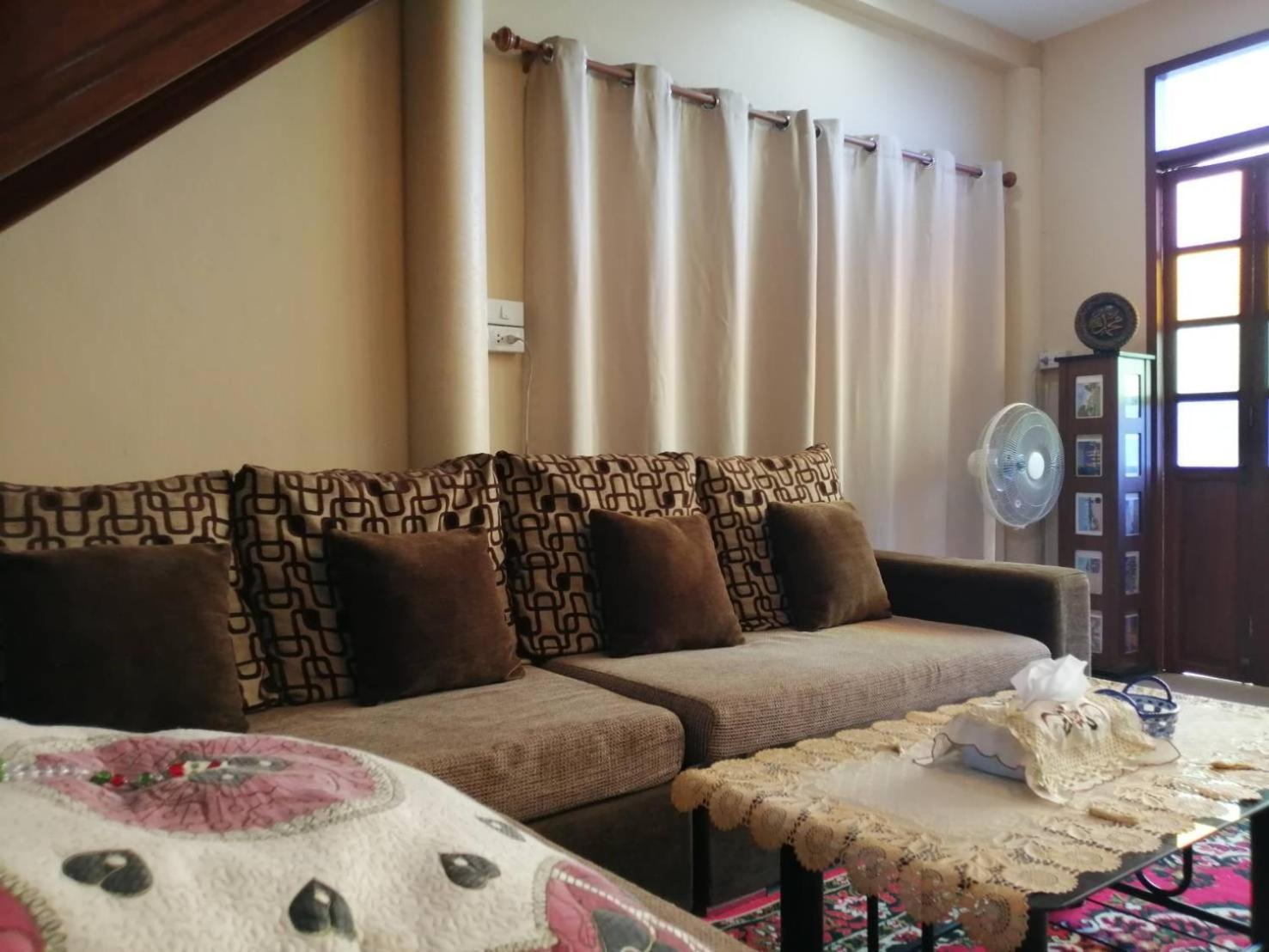 Baan Chay Sala, 2 Bedrooms House Near Airport *