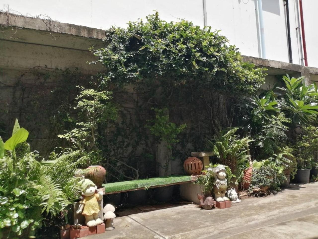 Baan Chay Sala, 2 Bedrooms House Near Airport