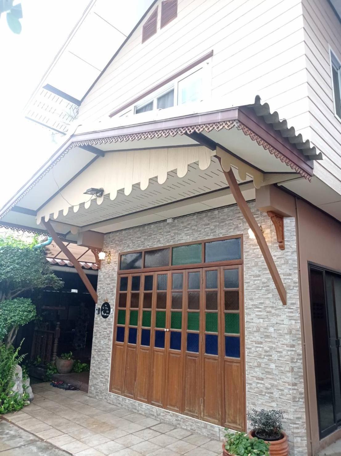 Baan Chay Sala, 2 Bedrooms House Near Airport *