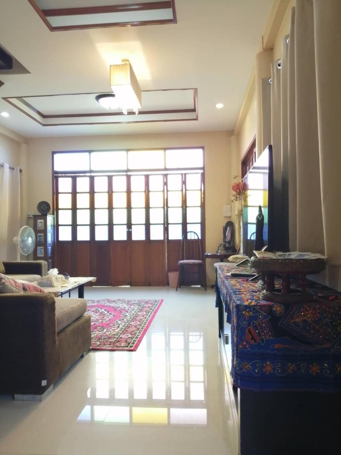 Baan Chay Sala, 2 Bedrooms House Near Airport Bangkok