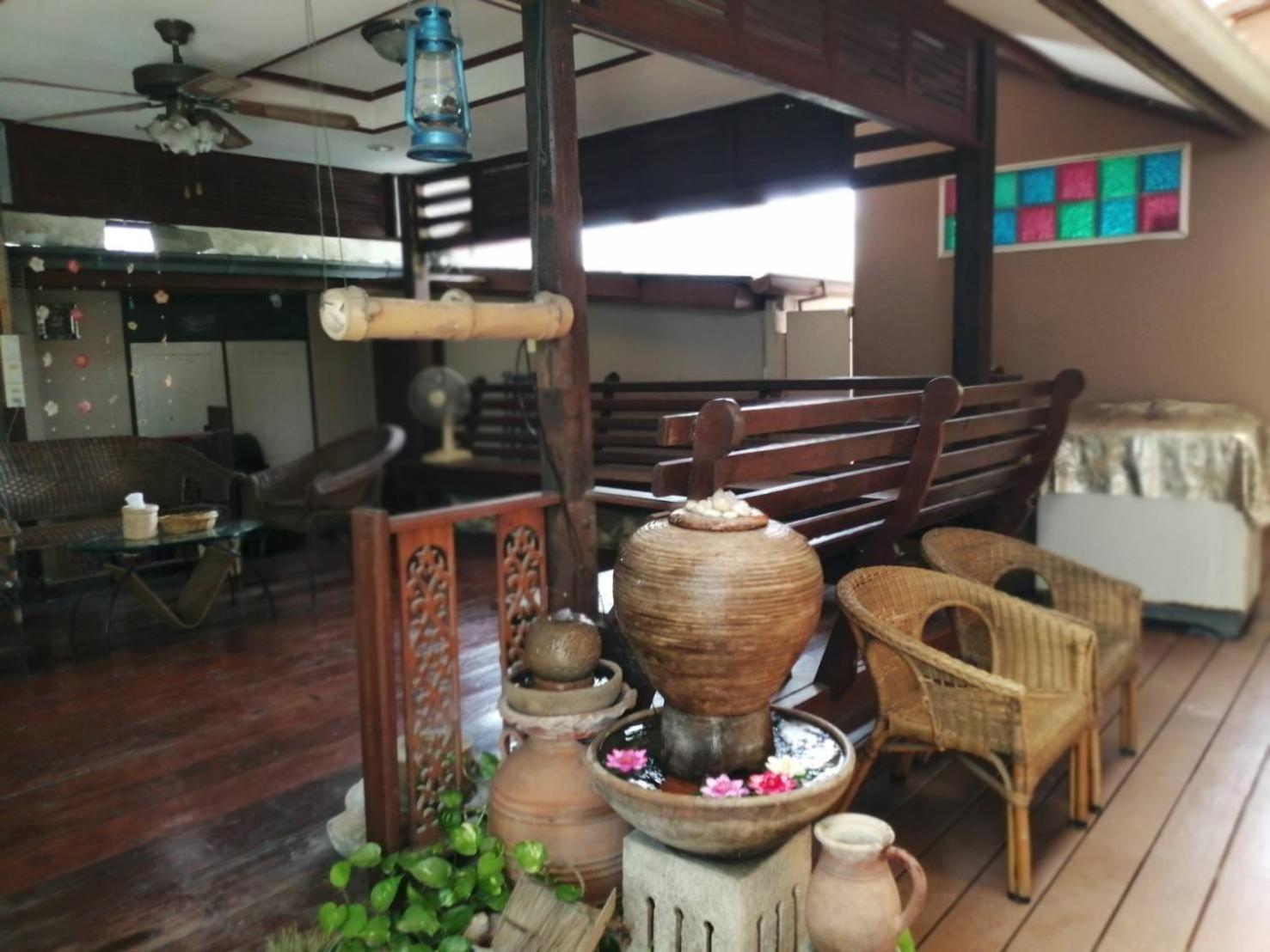Baan Chay Sala, 2 Bedrooms House Near Airport Bangkok