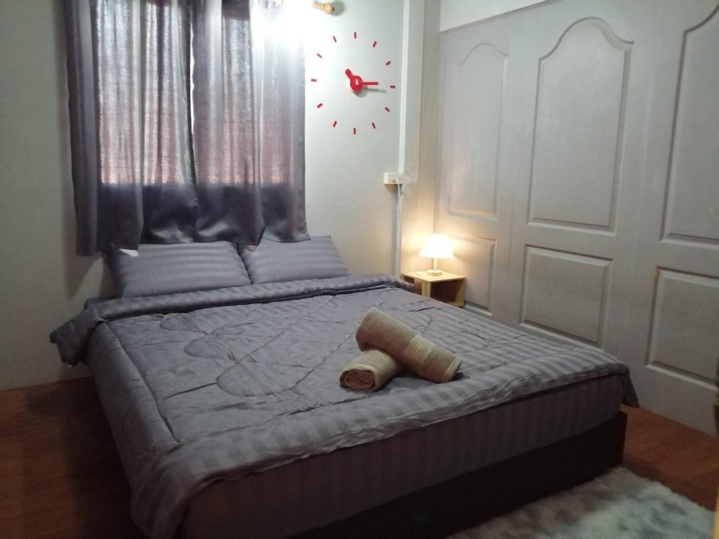 Baan Chay Sala, 2 Bedrooms House Near Airport * Bangkok