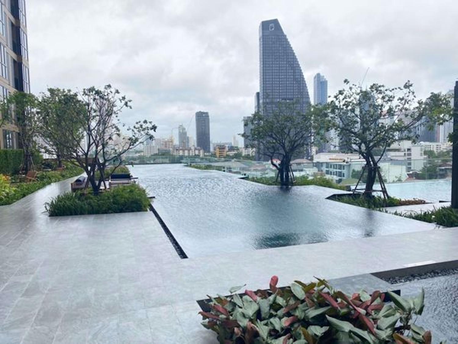 Luxury Living With Breathtaking Cityscape Vistas Apartment *