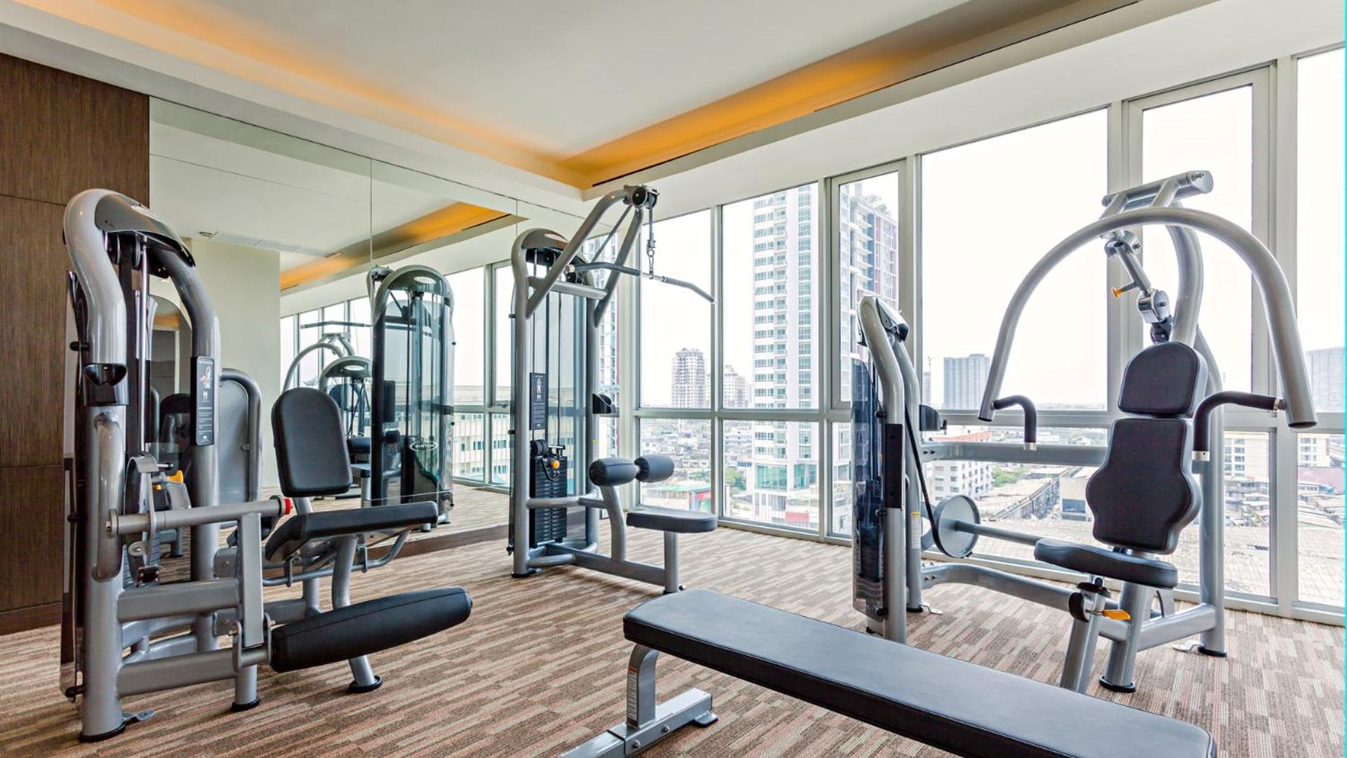 Apartment 1br-bts Phra Khanong 1min-sky Infinity Pool&gym Bangkok