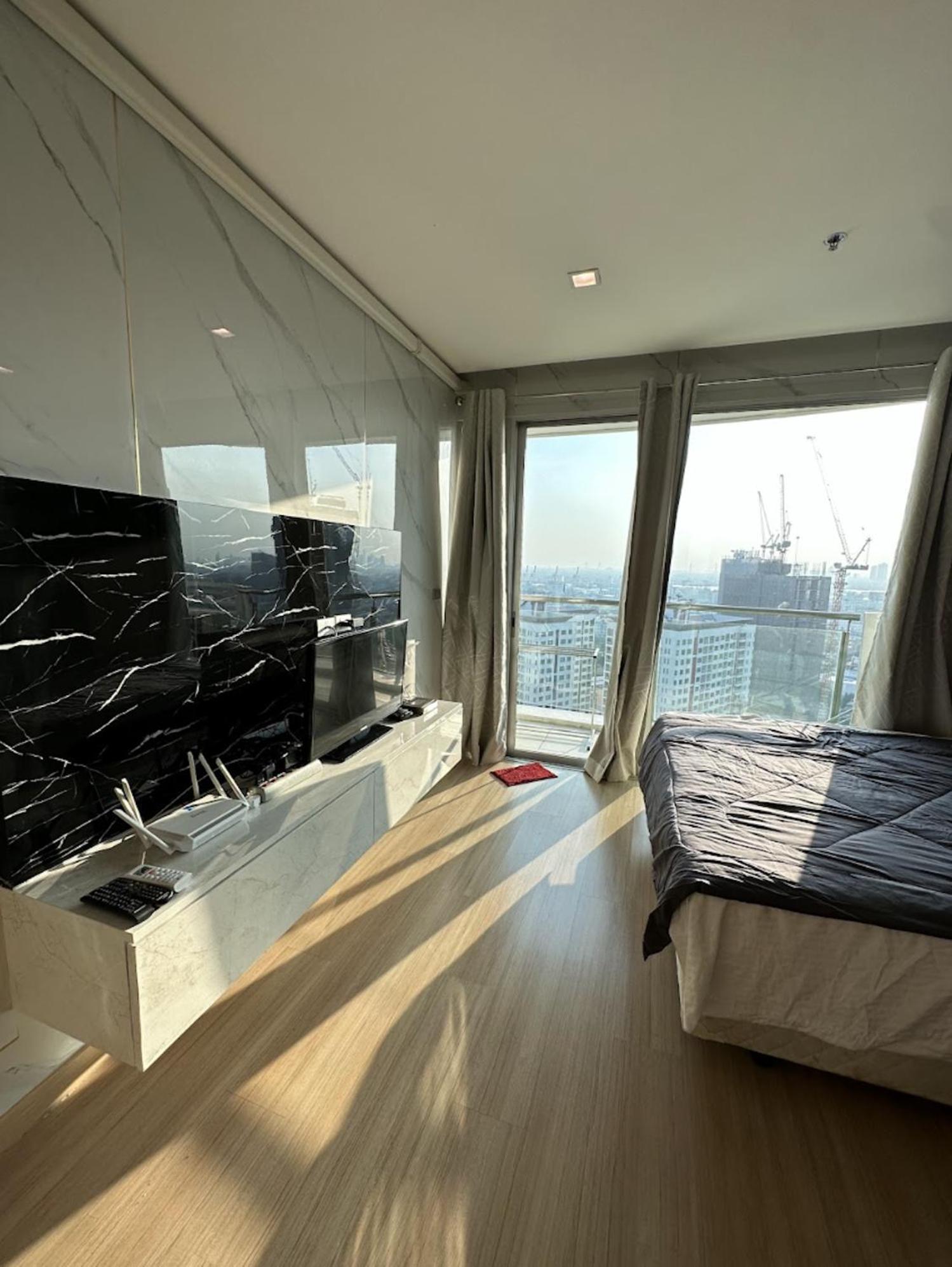 Apartment 1br-bts Phra Khanong 1min-sky Infinity Pool&gym