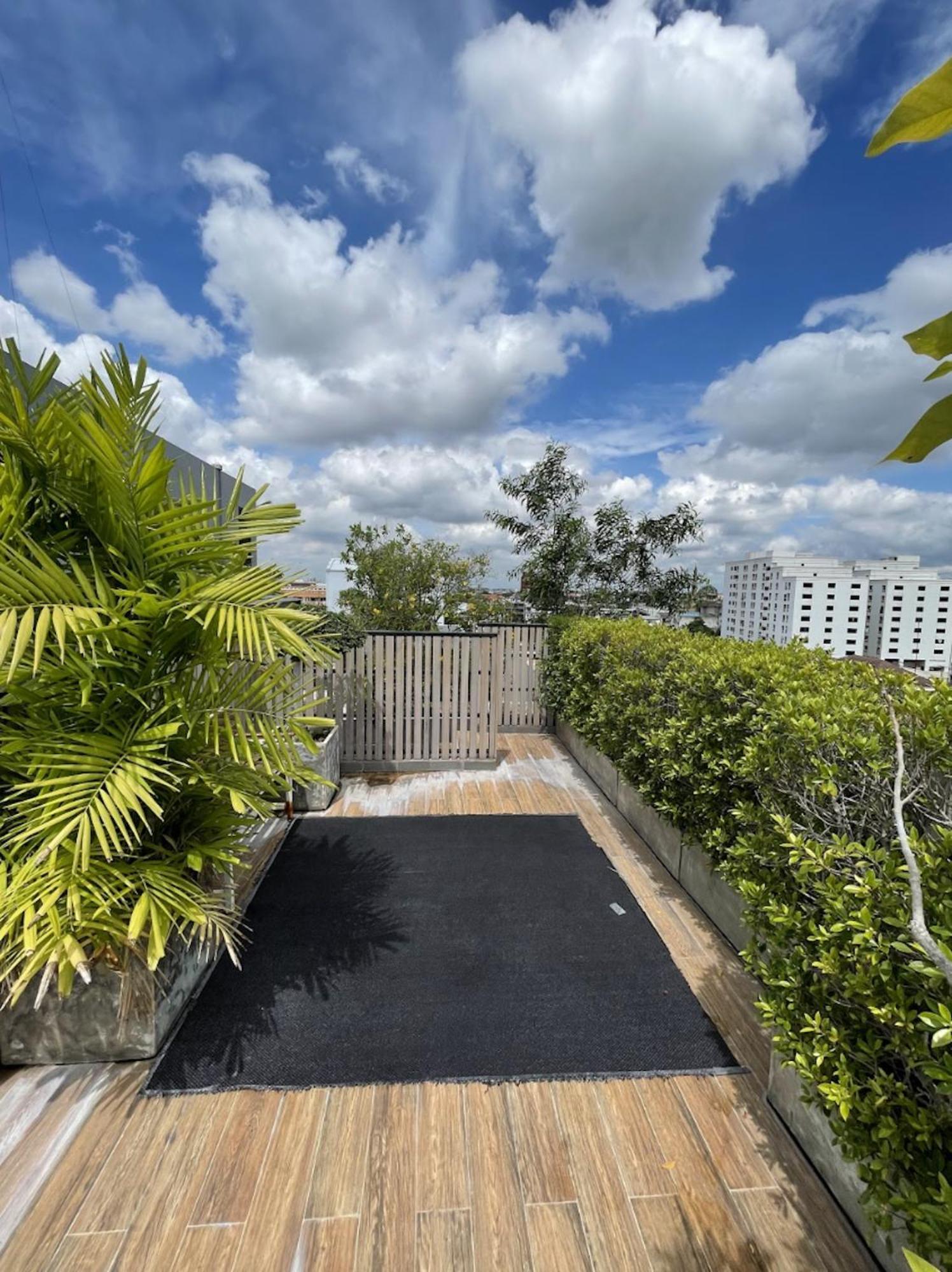 1 Big Br Near Bts Ekkamai - Sky Pool & Gym Apartment Bangkok