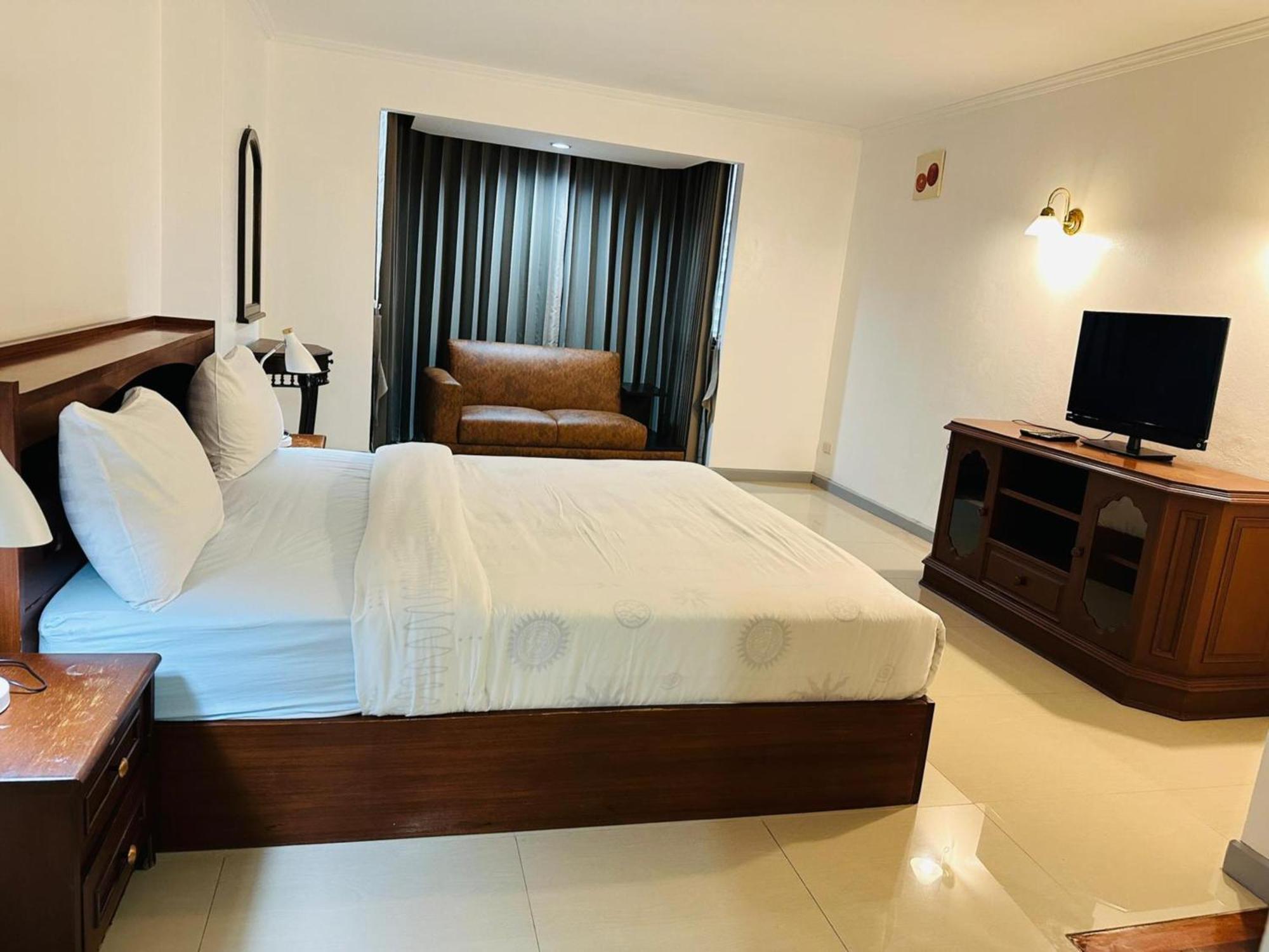 Affordable Serviced Apartment Nana - Omni Tower Sukhumvit Location Apartment