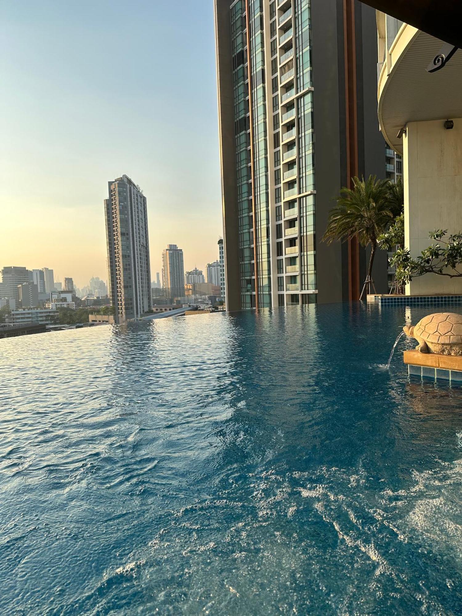 1br-bts Phra Khanong 1min-sky Infinity Pool&gym Apartment Bangkok