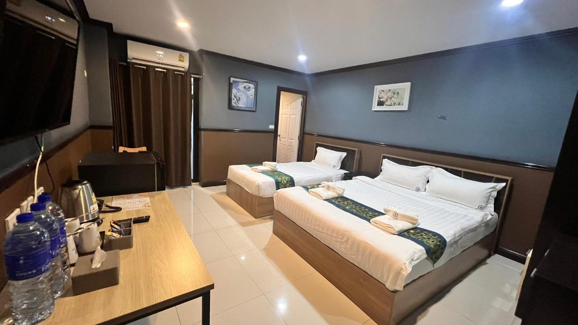 Hotel The Breton Hotel Media 4*