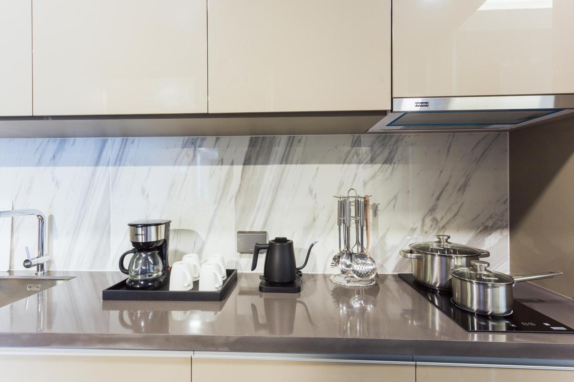 Wyndham Queen Convention Centre Hotel 4*