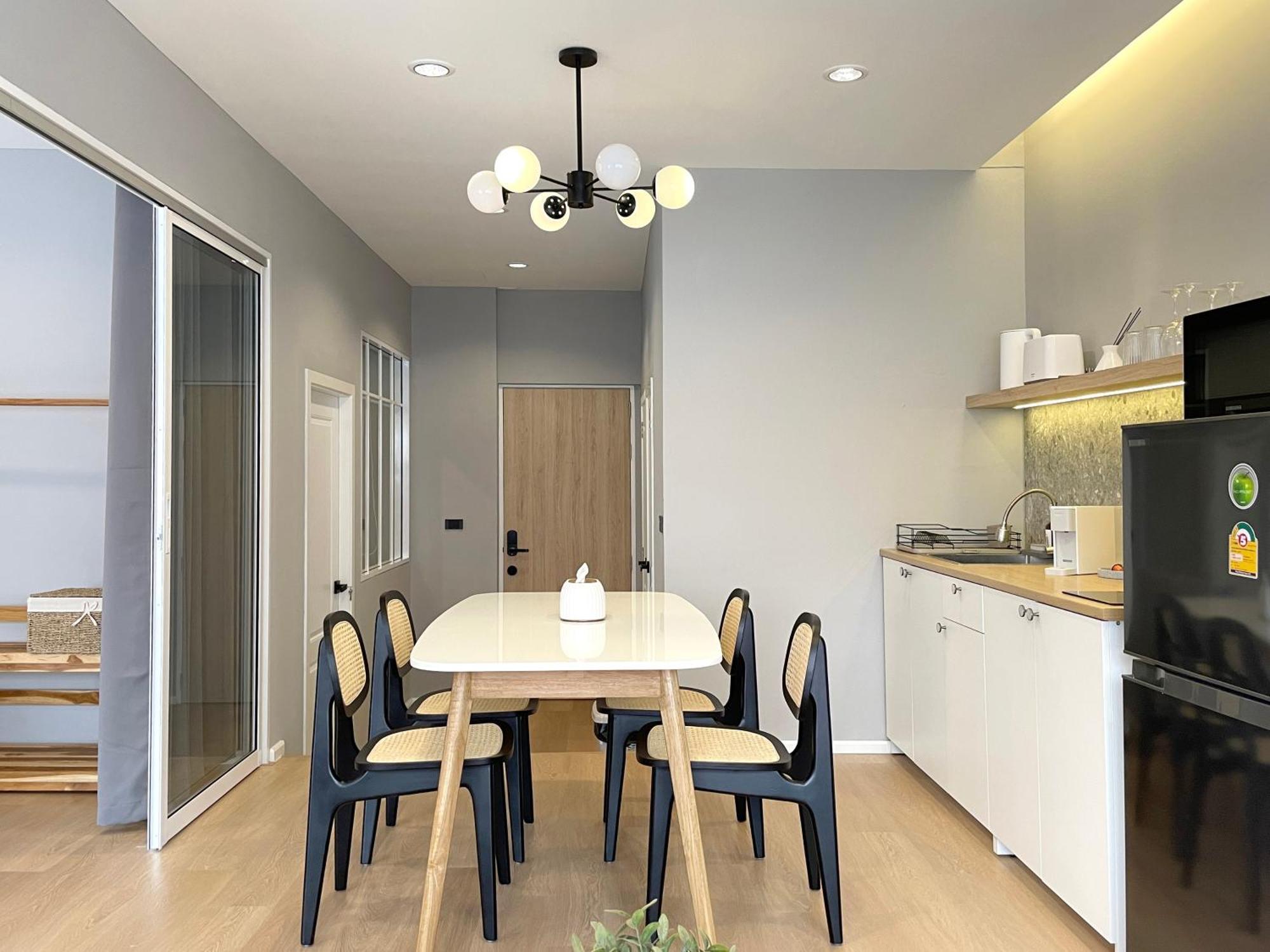 Apartment 2nd Fl. 2br In Old Town With Rooftop View *