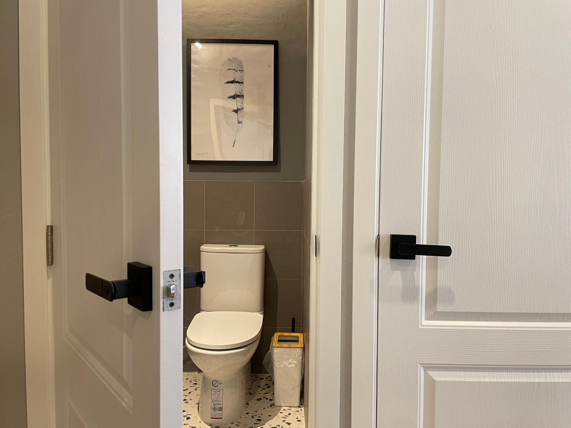 2nd Fl. 2br In Old Town With Rooftop View Apartment