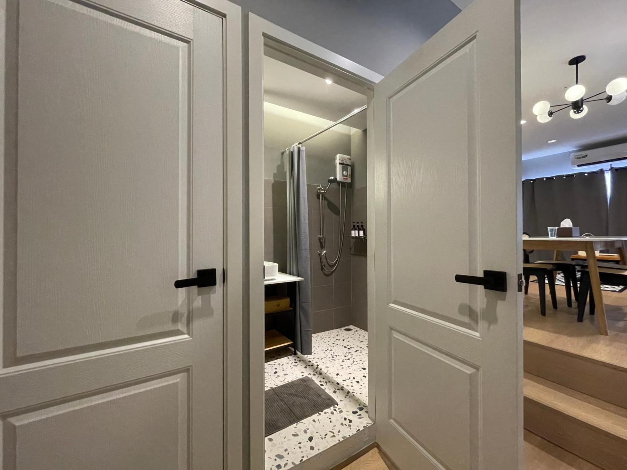 Apartment 2nd Fl. 2br In Old Town With Rooftop View *
