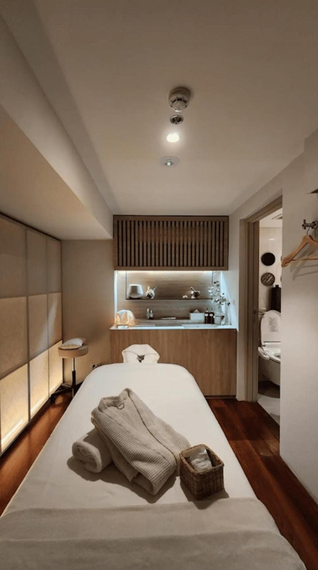 Stylish 1br By Bts Ekkamai - Infinity Pool & Gym Apartment