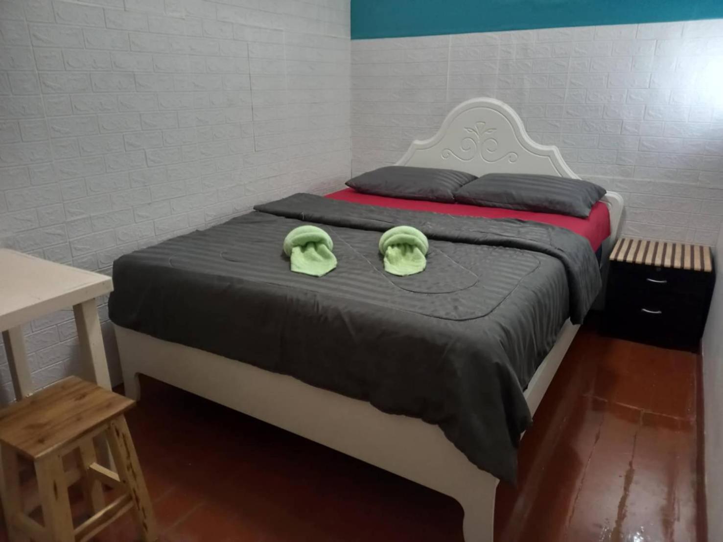 Hostel Sleepwith Me