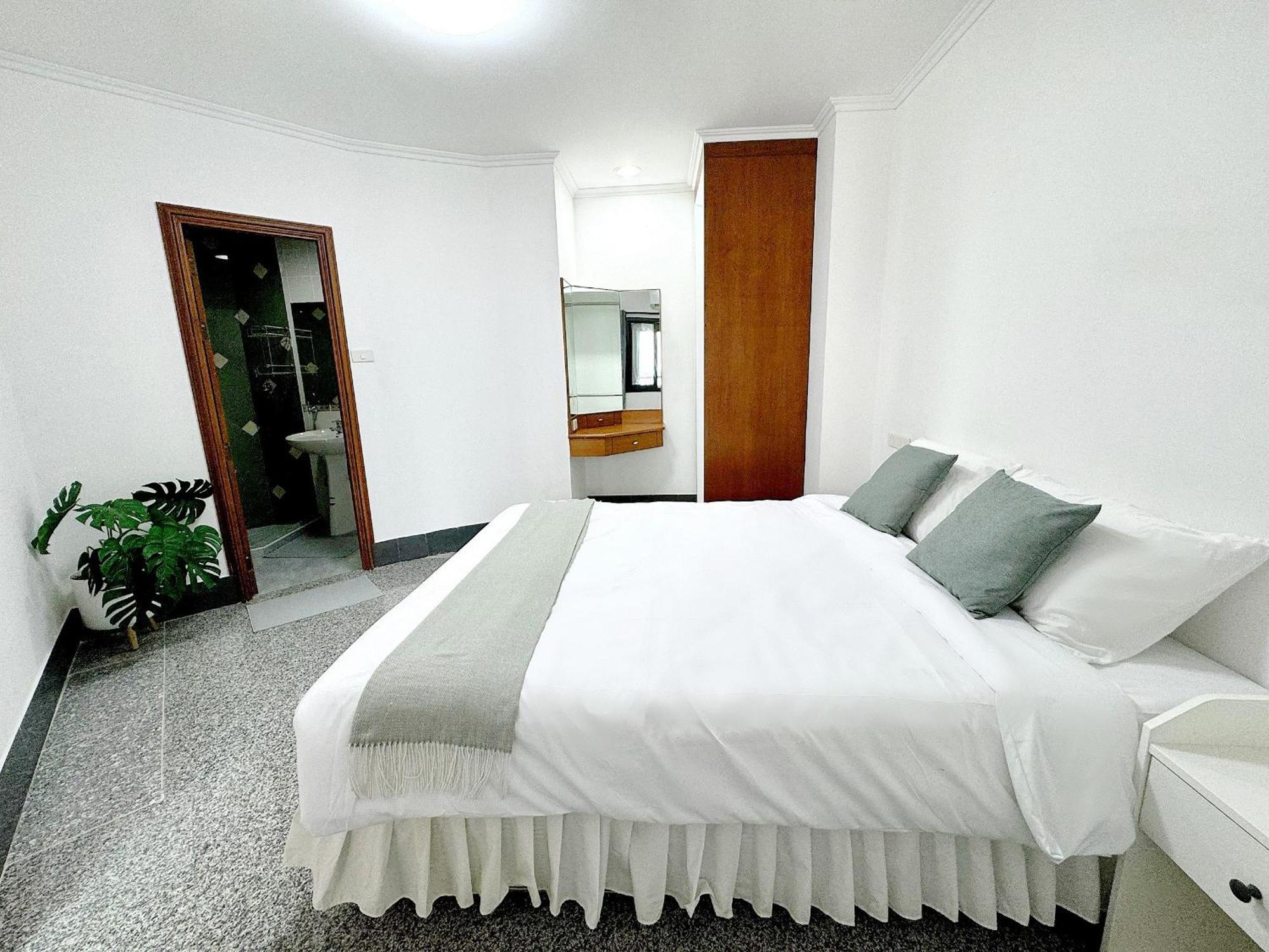 Grand Diamond Apartment