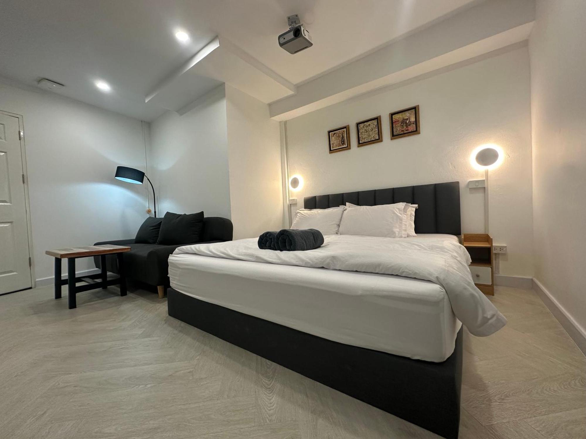 The White Den Sukhumvit 44 Asrama *