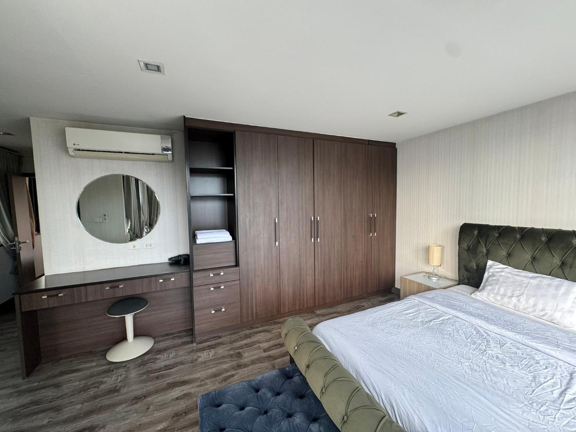 W8 2 Plus Bedroom Luxury Private Floor Penthouse In Central Bkk Apartment