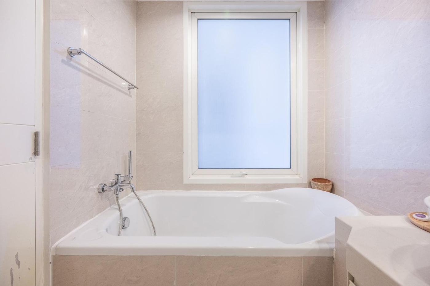 Bts Phromphong Sukhumvit 24 Family 2 Bedroom 2 Bathroom Apartment Bangkok
