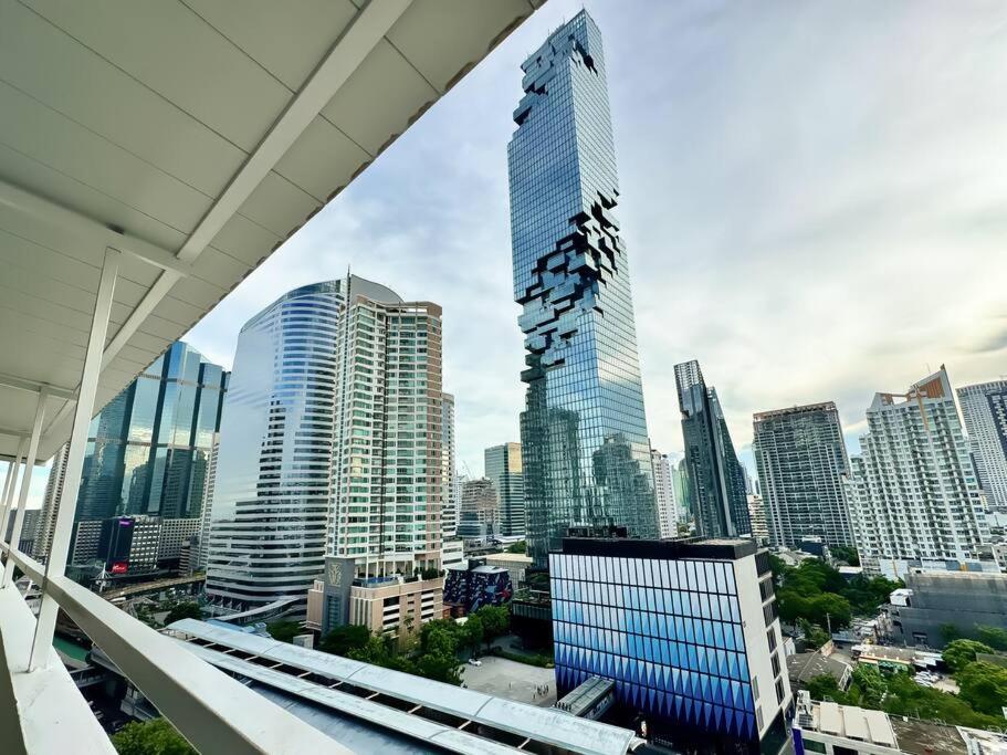 City Skyline Views 2-bed 2-bath, Center Of Silom