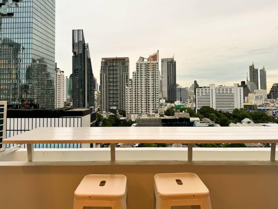 Apartment City Skyline Views 2-bed 2-bath, Center Of Silom