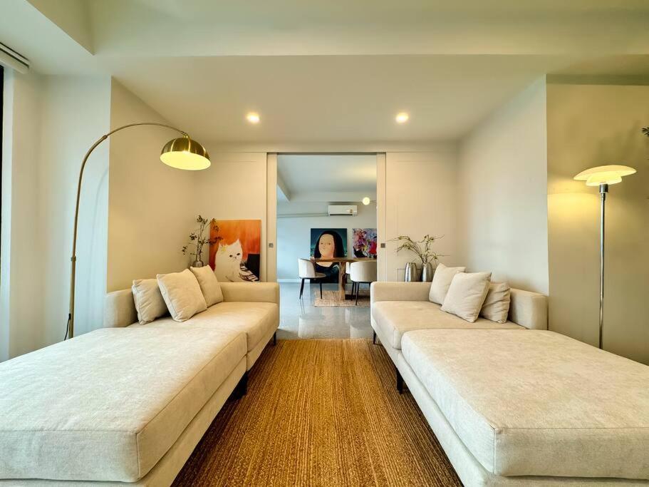 City Skyline Views 2-bed 2-bath, Center Of Silom * Bangkok