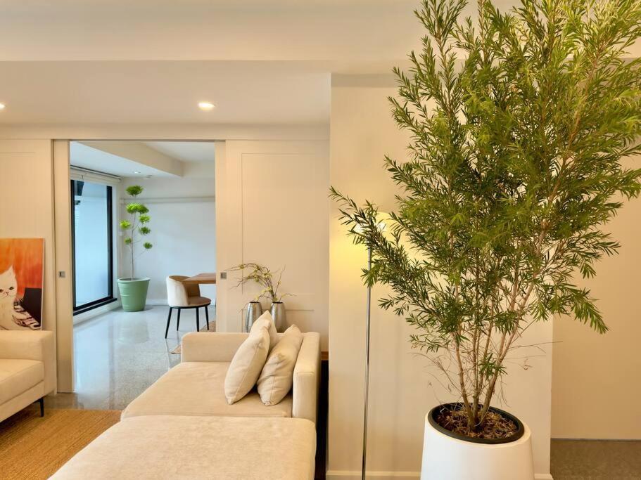 City Skyline Views 2-bed 2-bath, Center Of Silom Bangkok