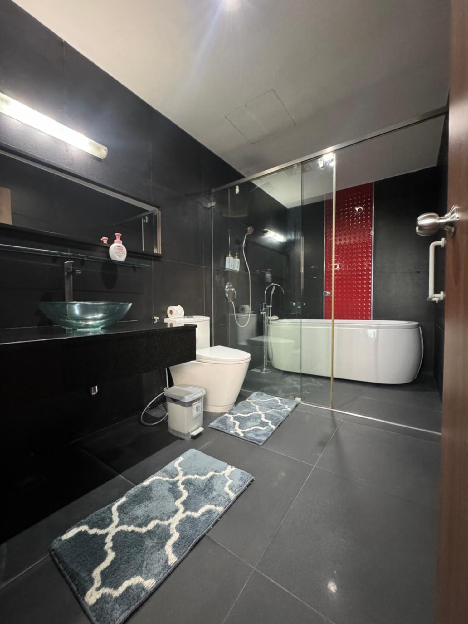 W8 Rise Lux Condo, 2 Bedroom Private Floor, Hip Bkk 5 Min From Thonglo Bts Station, Ok After The Earthquake Pangsapuri *