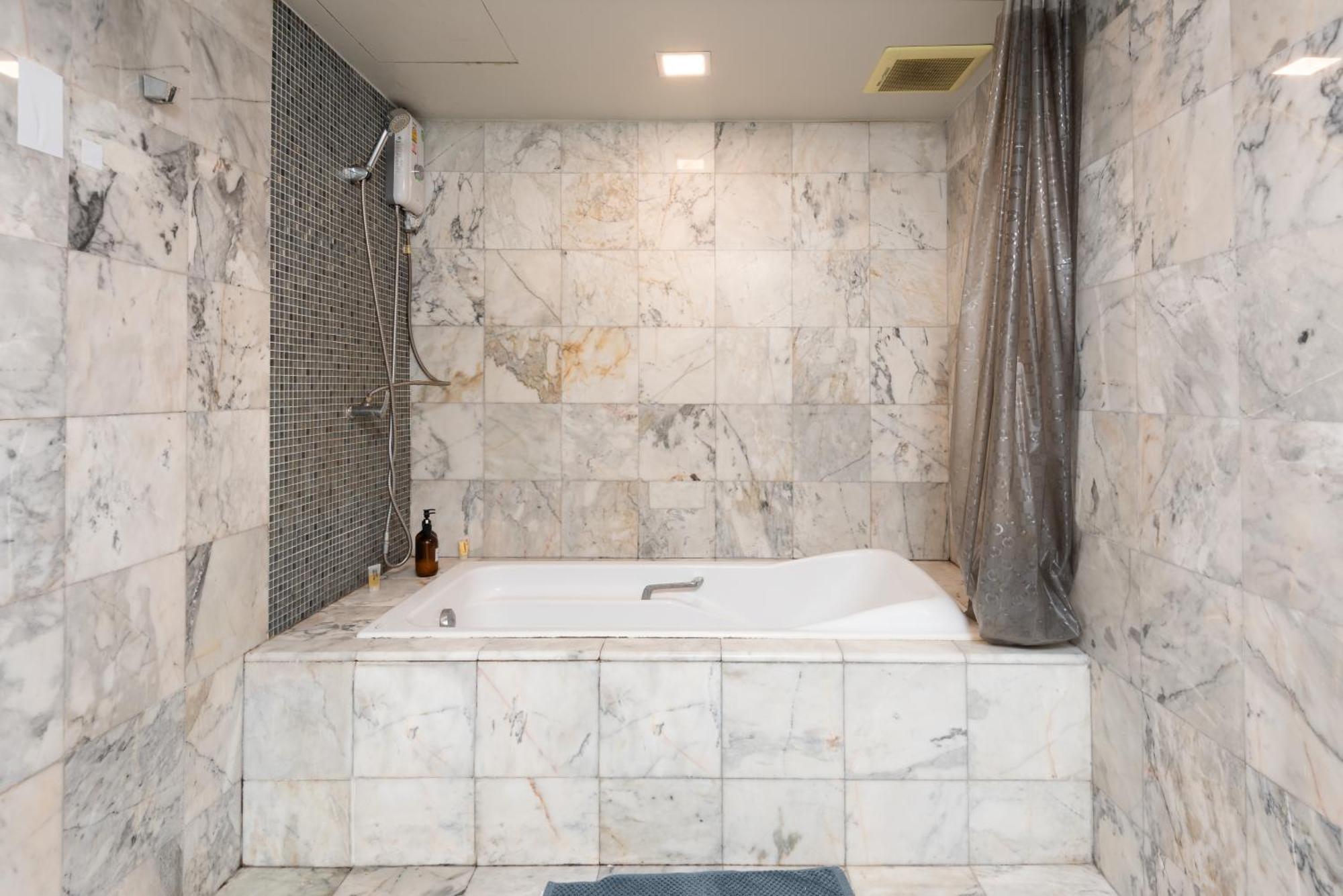 Bangrak Netflix 2 Bedroom 31fl View Apartment