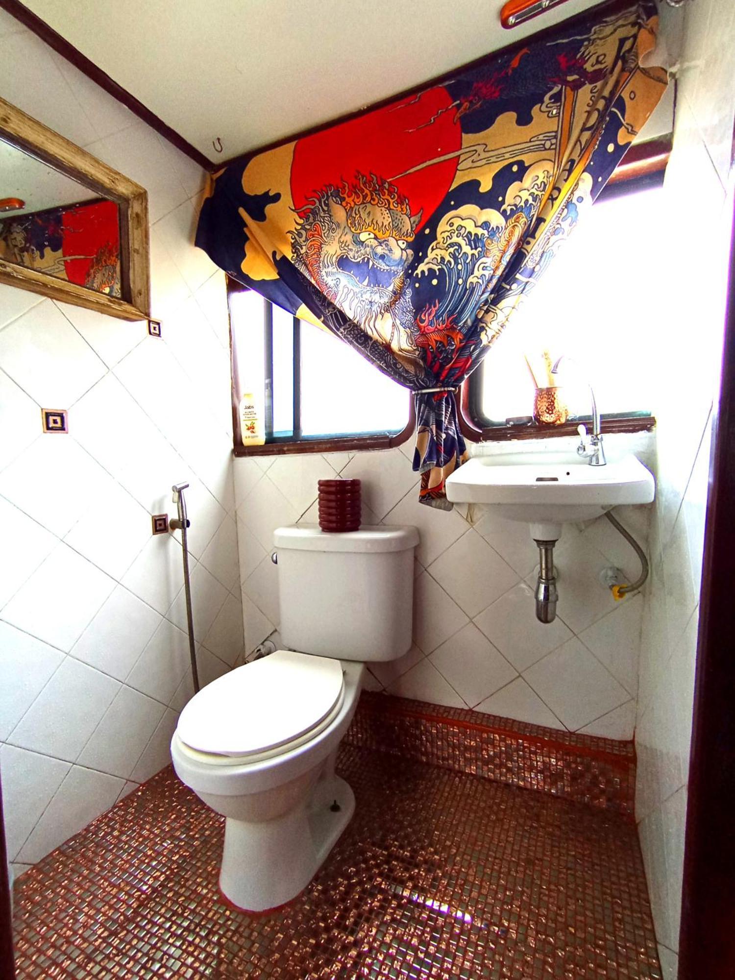 Sabai Sabai Liveaboard Botel