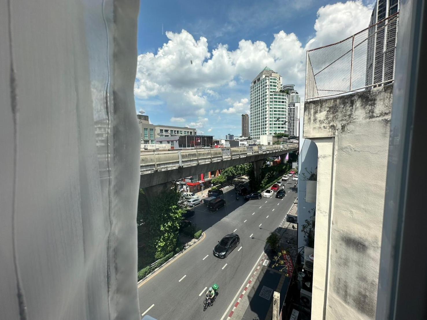 Asrama The White Den Sukhumvit 44 *