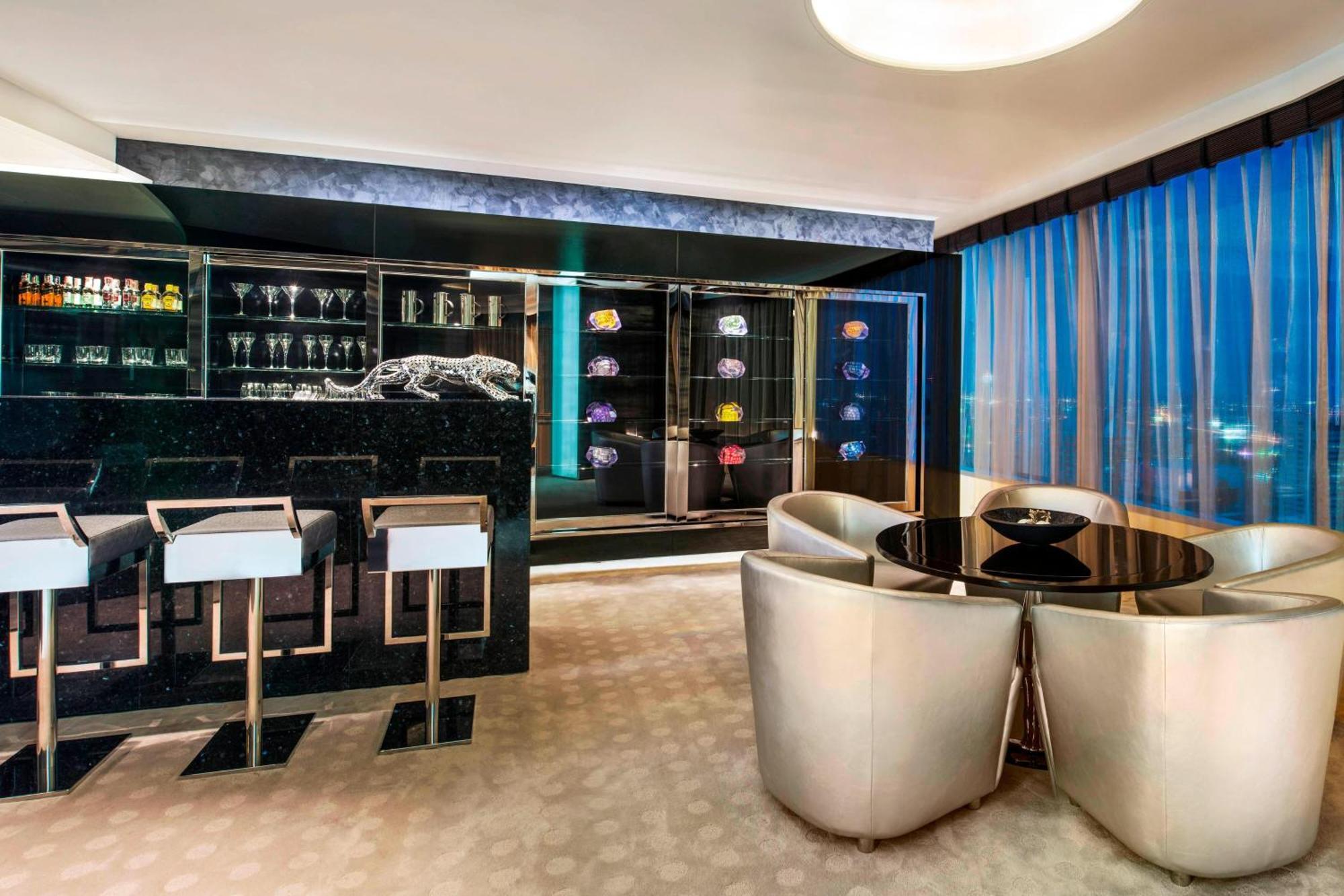 W Hotel 5*