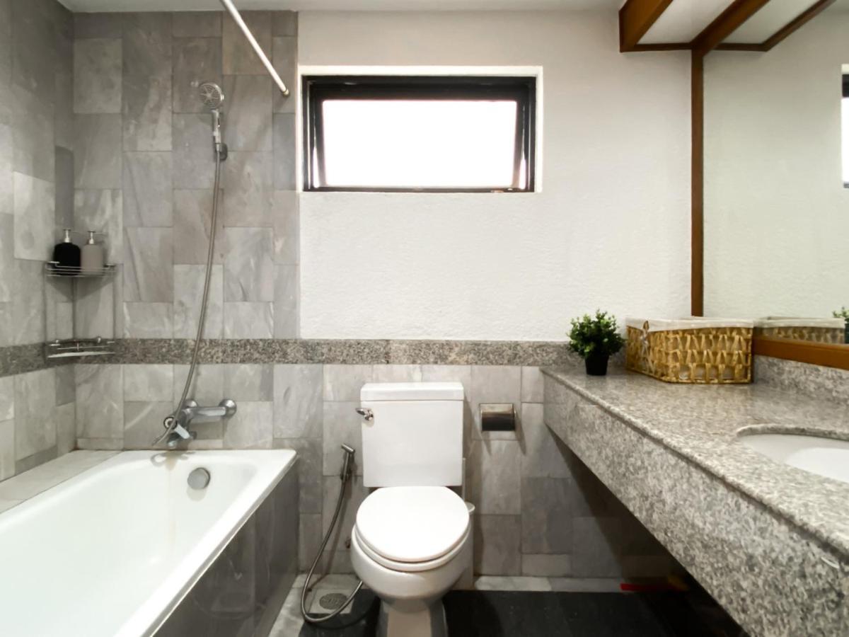 Luxury Modern 2br 145 Sqm - Bts Asok - Ultra Fast Wifi *