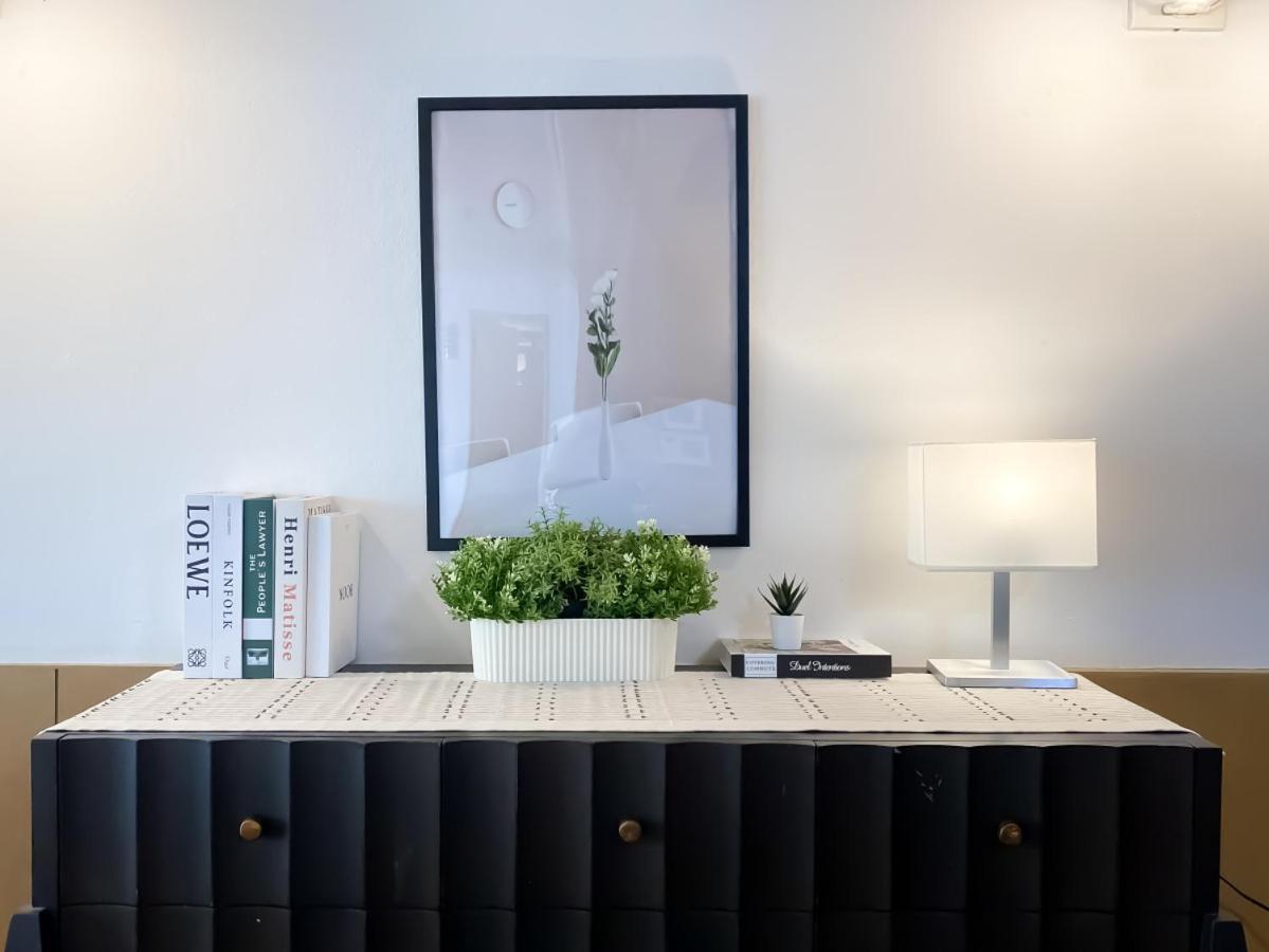 Luxury Modern 2br 145 Sqm - Bts Asok - Ultra Fast Wifi * Bangkok
