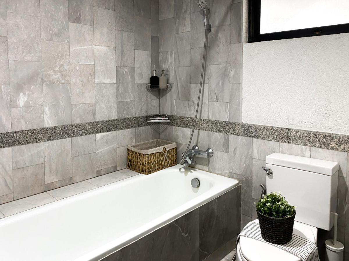 Apartment Luxury Modern 2br 145 Sqm - Bts Asok - Ultra Fast Wifi *