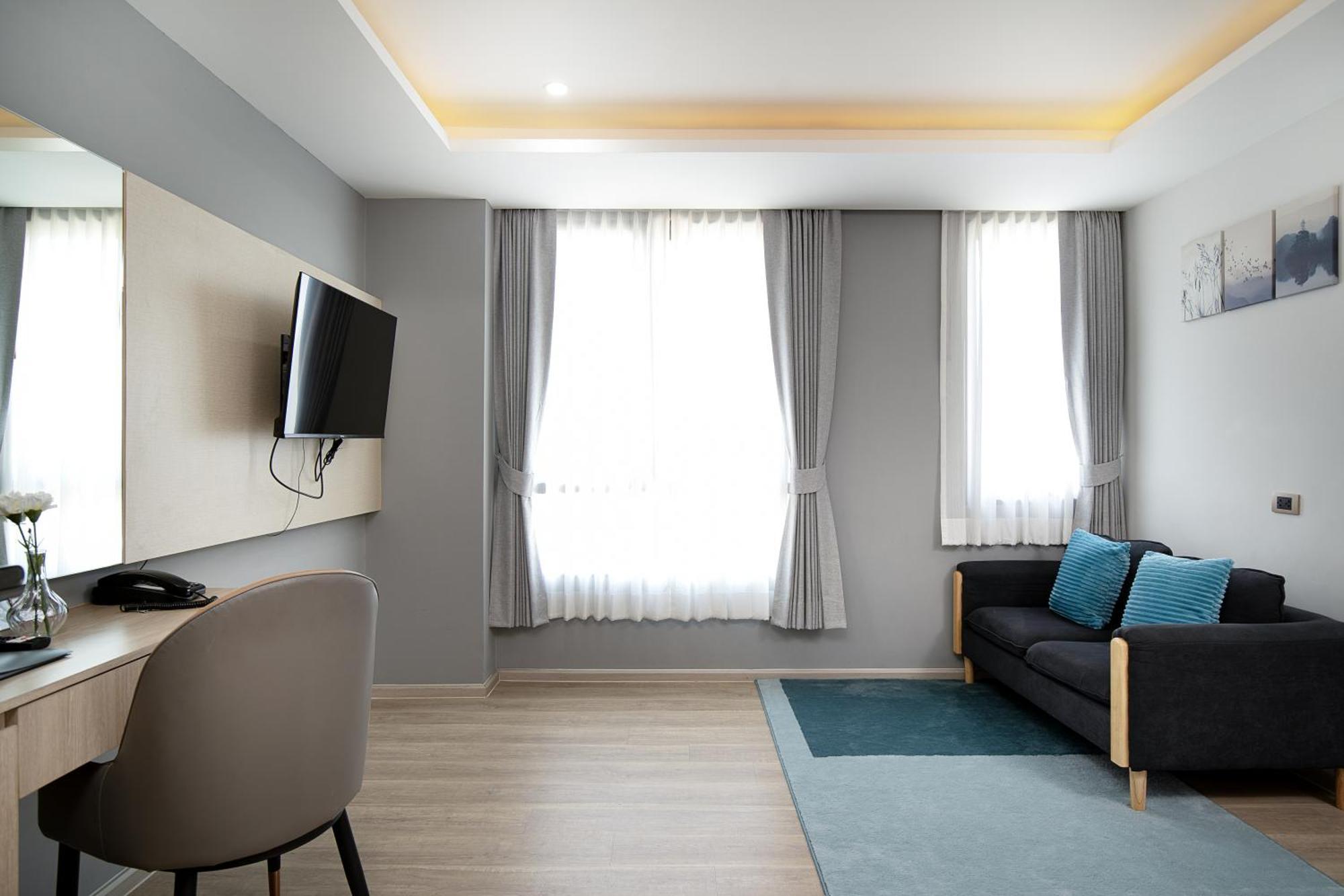 The Riski At Bangphlat Station Sha Hotel