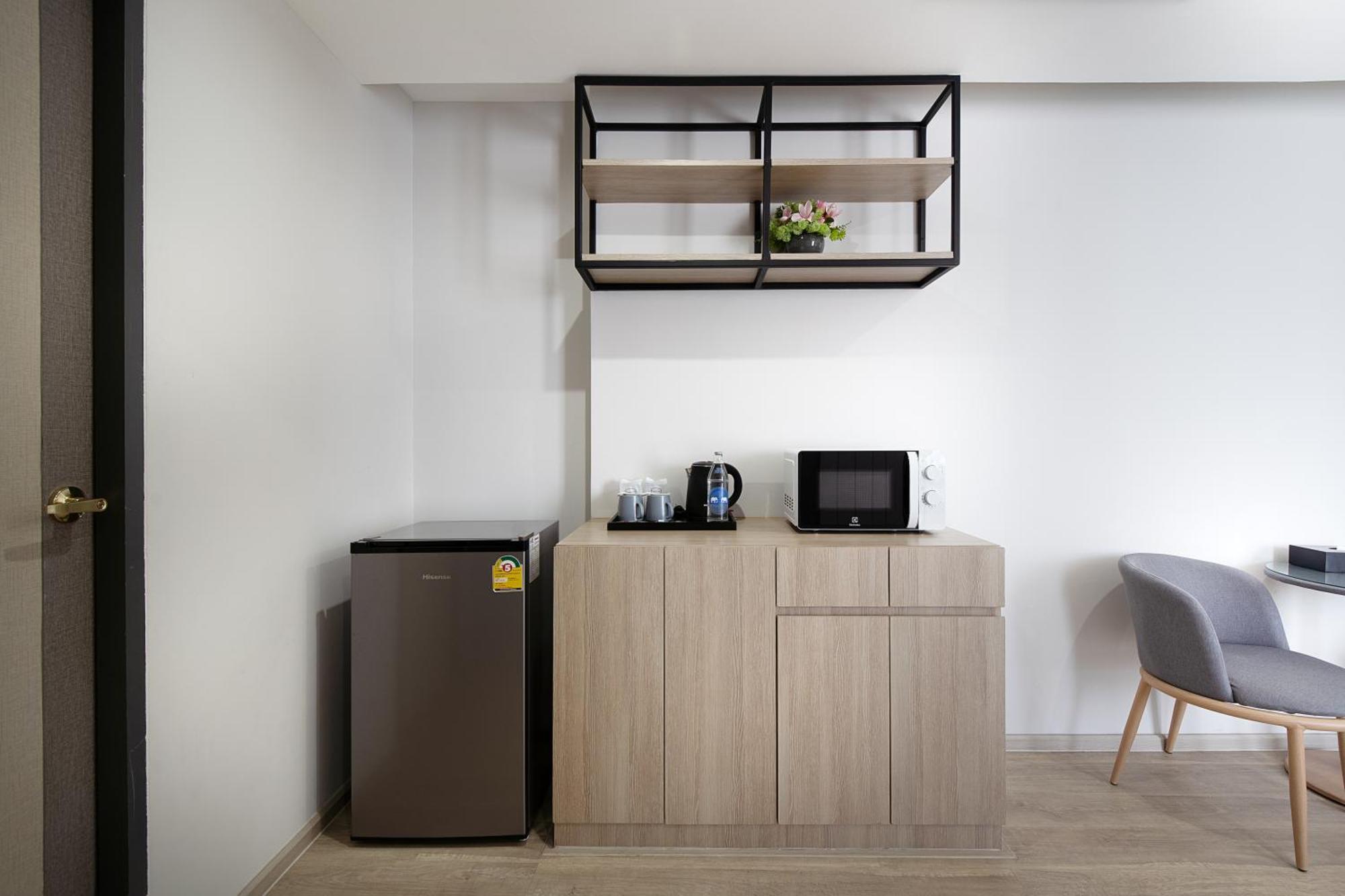 Hotel The Riski At Bangphlat Station Sha 3*