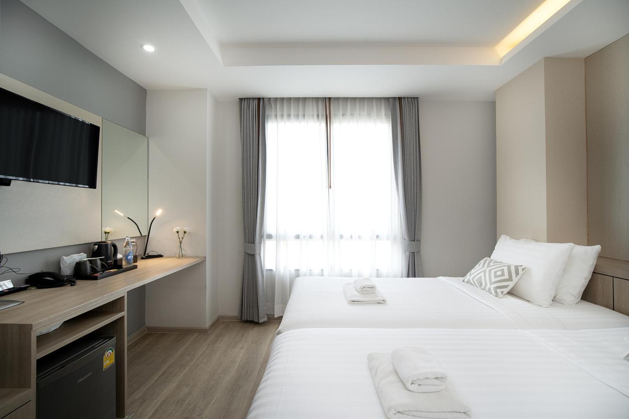 Hotel The Riski At Bangphlat Station Sha Bangkok